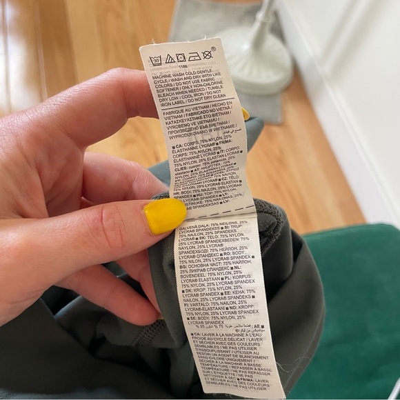 ATHLETA Transcend Stash Tight High Rise Bali Green Yoga Leggings 533673 EUC XS - Picture 11 of 12